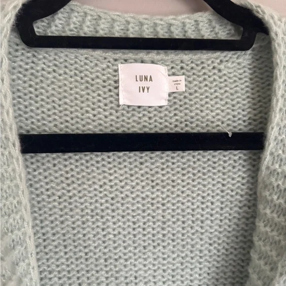 Luna Ivy chunky flower cardigan - Picture 3 of 5